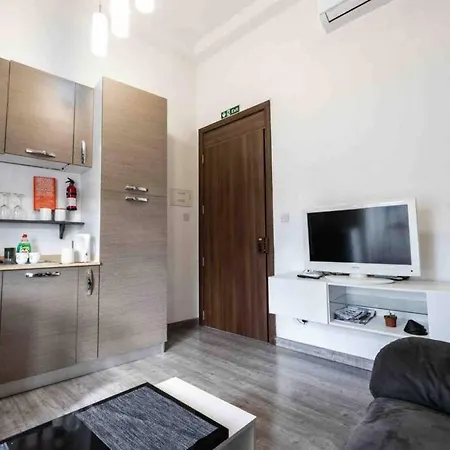 Olivias Apartment Qormi Exterior photo