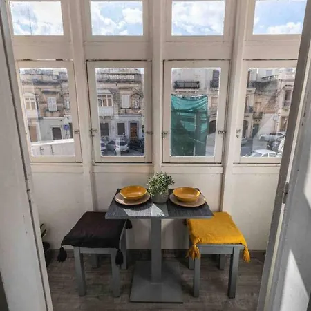 Olivias Apartment Qormi Exterior photo
